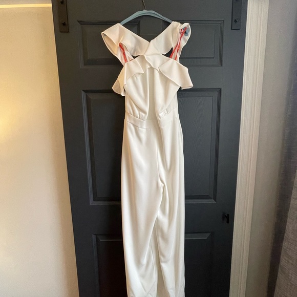 Monique Lhuillier white jumpsuit, size 6 - Picture 4 of 9